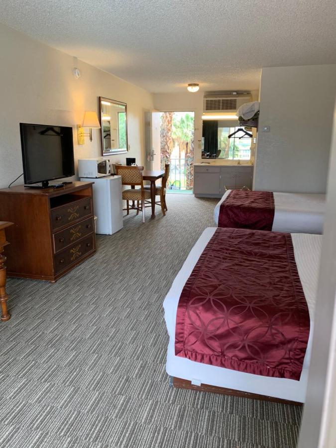 Deluxe Queen Room with Two Queen Beds,943305844:JPEG